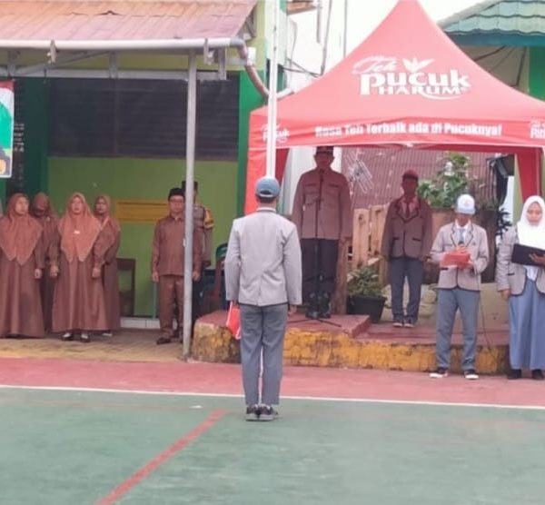 Bhabinkamtibmas Kelurahan Kampung Bali Hadiri Upacara Bendera di SMA Muhamdiyah 4 Kota Bengkulu￼