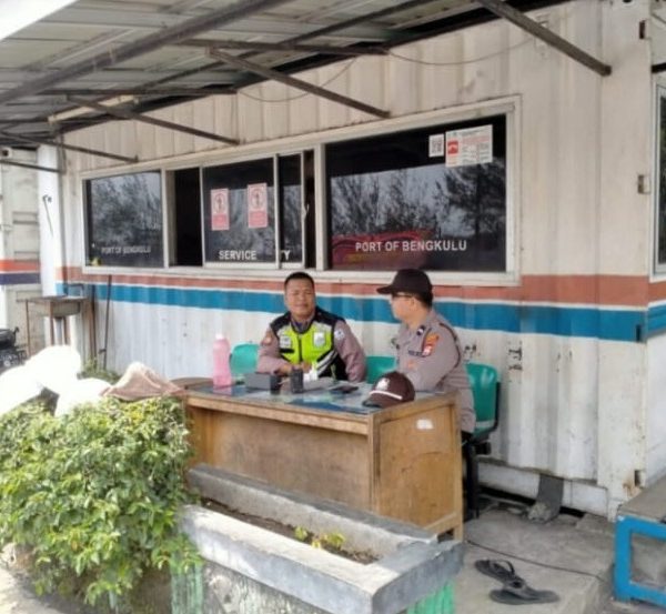 Tingkatkan Pengamanan, Polsek KSKP Pulau Baai Patroli Siang￼