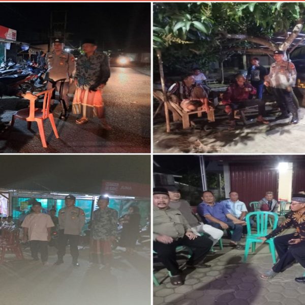 Sambangi Warga Dalam Kegiatan Patroli Malam, Bhabinkamtibmas Sampaikan Imbauan Kamtibmas￼