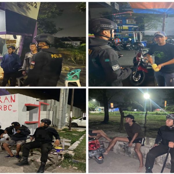 Patroli Malam, Sat Sampata Polresta Sambangi dan Sampaikan Imbauan kepada Warga yang Nongkrong di Pingir Jalan Kawasan Pantai￼