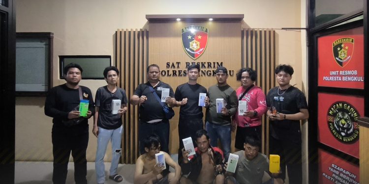 Tim Opsnal Macan Gading Sat Reskrim Polresta Bengkulu berhasil amankan pelaku pembobolan Counter Handphone Samudra Cell.