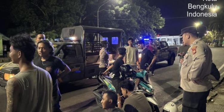 Jaga Sitkamtibmas Tetap Kondusif Jelang Pilkada, Piket Fungsi Polresta Bengkulu Patroli KRYD di Seputaran Wilkum
