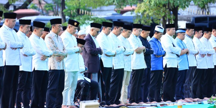 Wakapolri dan PJU Polri Laksanakan Salat Ied di Lapangan Bhayangkara